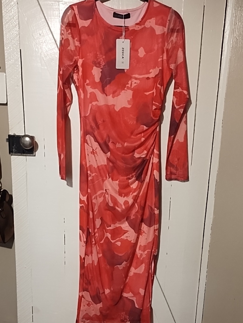 Zesica NWT Floral Red And Hot Pink Maxi Dress Size Medium Lined.